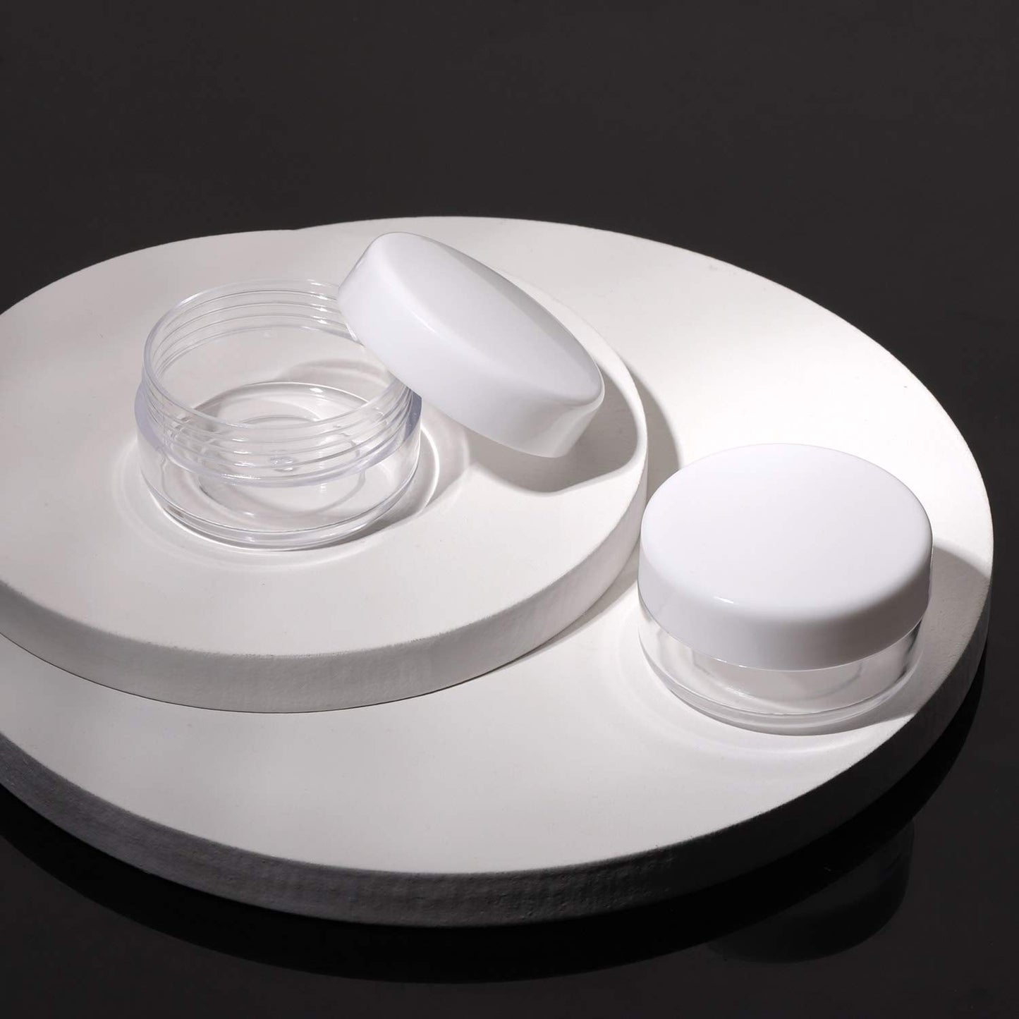 100 Count Mini Makeup Sample Containers with Lids 10g Plastic Cosmetic Containers Refillable Traveling Jars for Skin Care Products - White