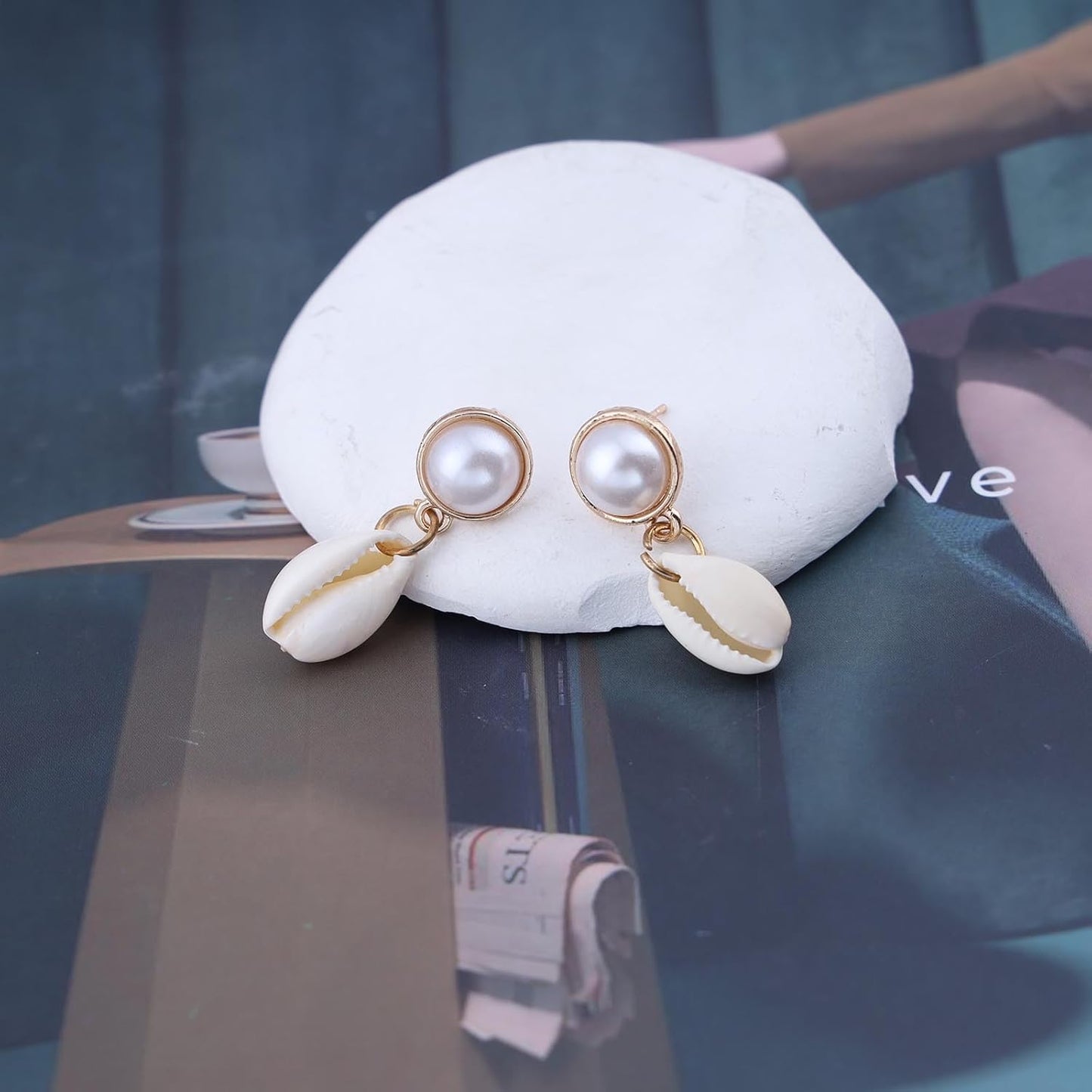 Vintage Pearl Shell Drop Earrings Gold Pearl Stud Earrings Cowrie Shell Dangle Earrings Natural Seashell Earrings Jewelry for Women