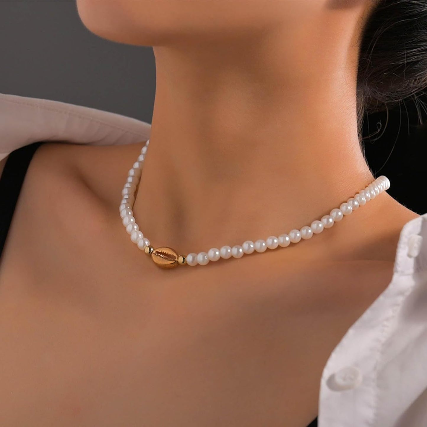 Boho Shell Pearl Necklace Choker Gold Dainty Pearl Strands Choker Necklaces Statement Seashell Surfer Necklaces Minimalist Baroque Pearl Necklace Chain Jewelry for Women